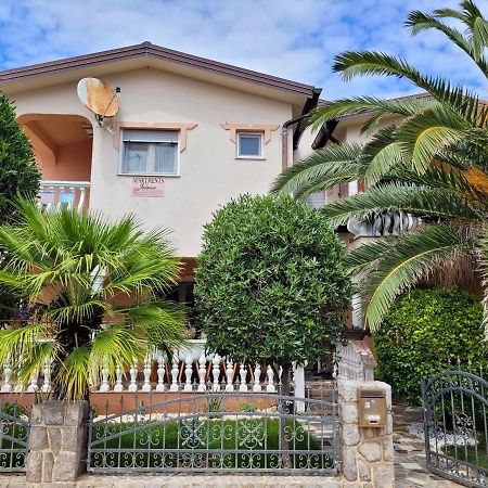 Apartment Jelena Vir Bagian luar foto