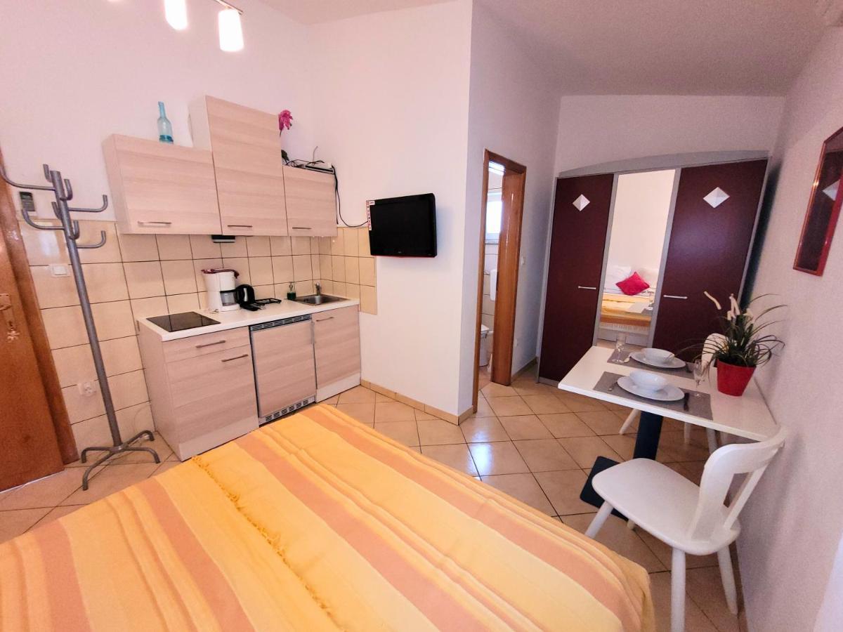 Apartment Jelena Vir Bagian luar foto